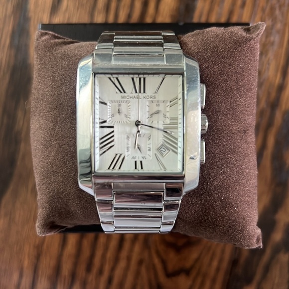 Michael Kors Silver Watch - Picture 2 of 4